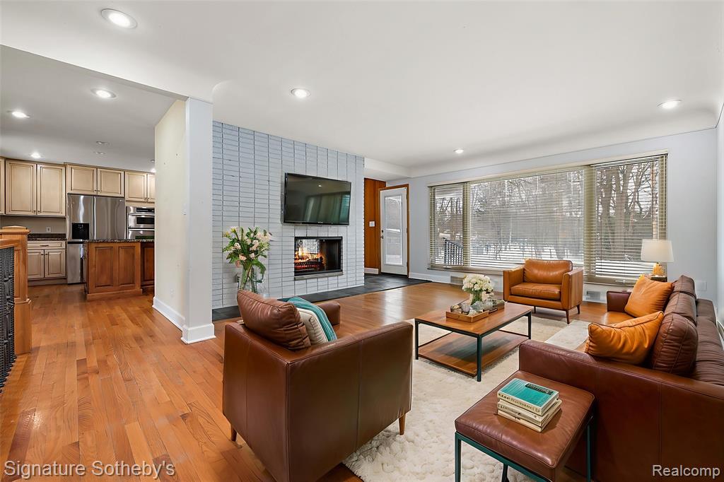 1420 Manderford Road Bloomfield Hills, MI 48304 - Photo 4 of 24 Gallery Image 4