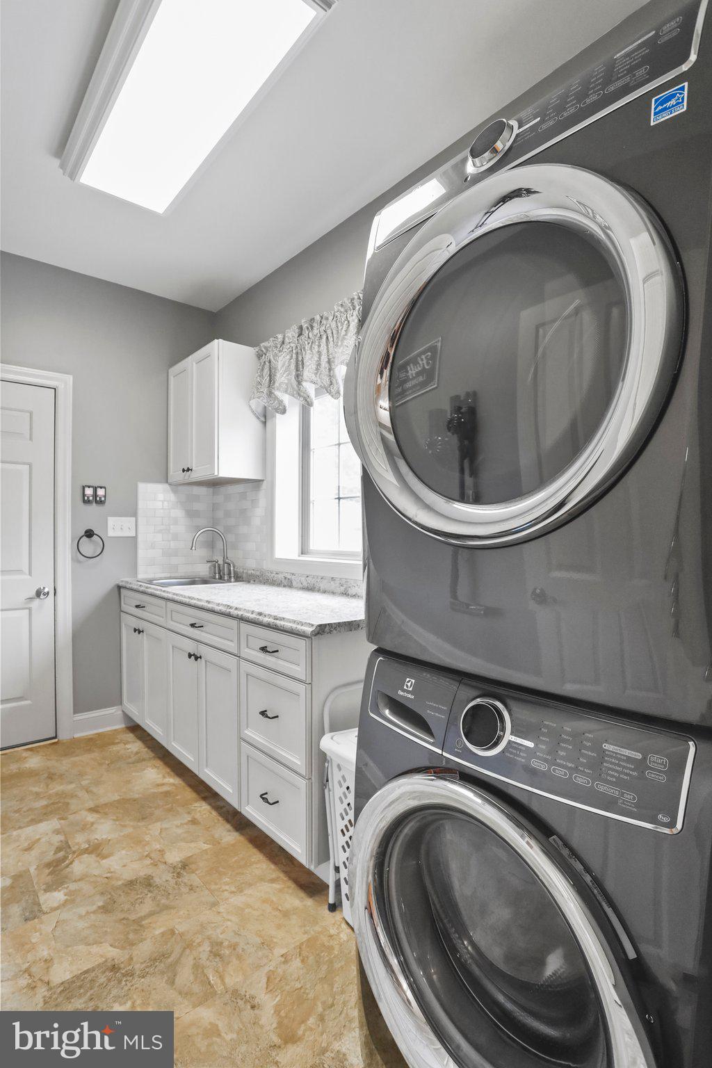 13613 Creek View Drive Clear Spring, MD 21722 - Photo 17 of 66 Laundry room
