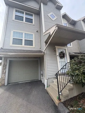 $2,200 | 19 Hawthorne Drive, Unit 116, New London, CT 06320
