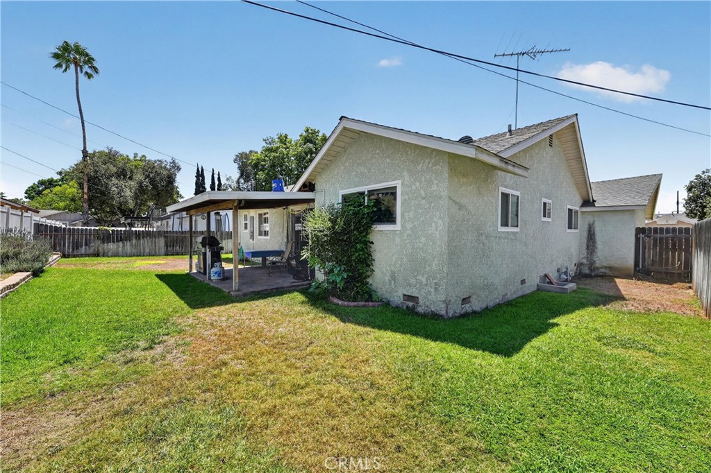 4737 Toyon Road Riverside, CA 92504 - Photo 34 of 45 Backyard