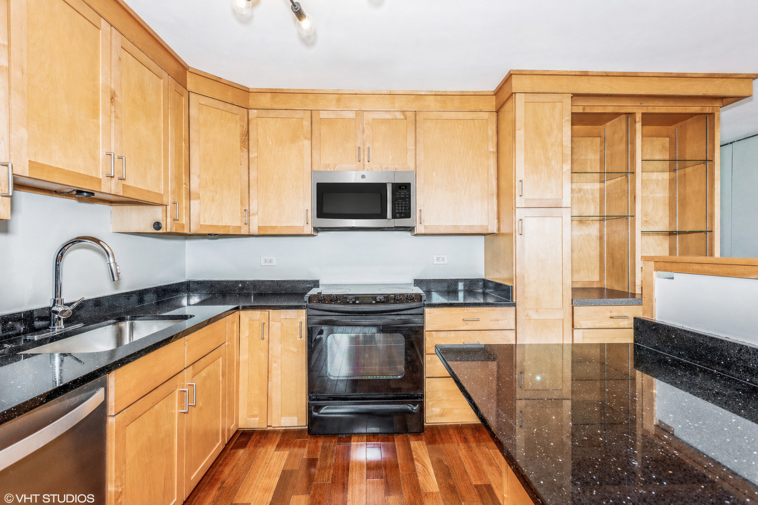 655 West Irving Park Road, Unit 1903 Chicago, IL 60613 - Photo 8 of 22