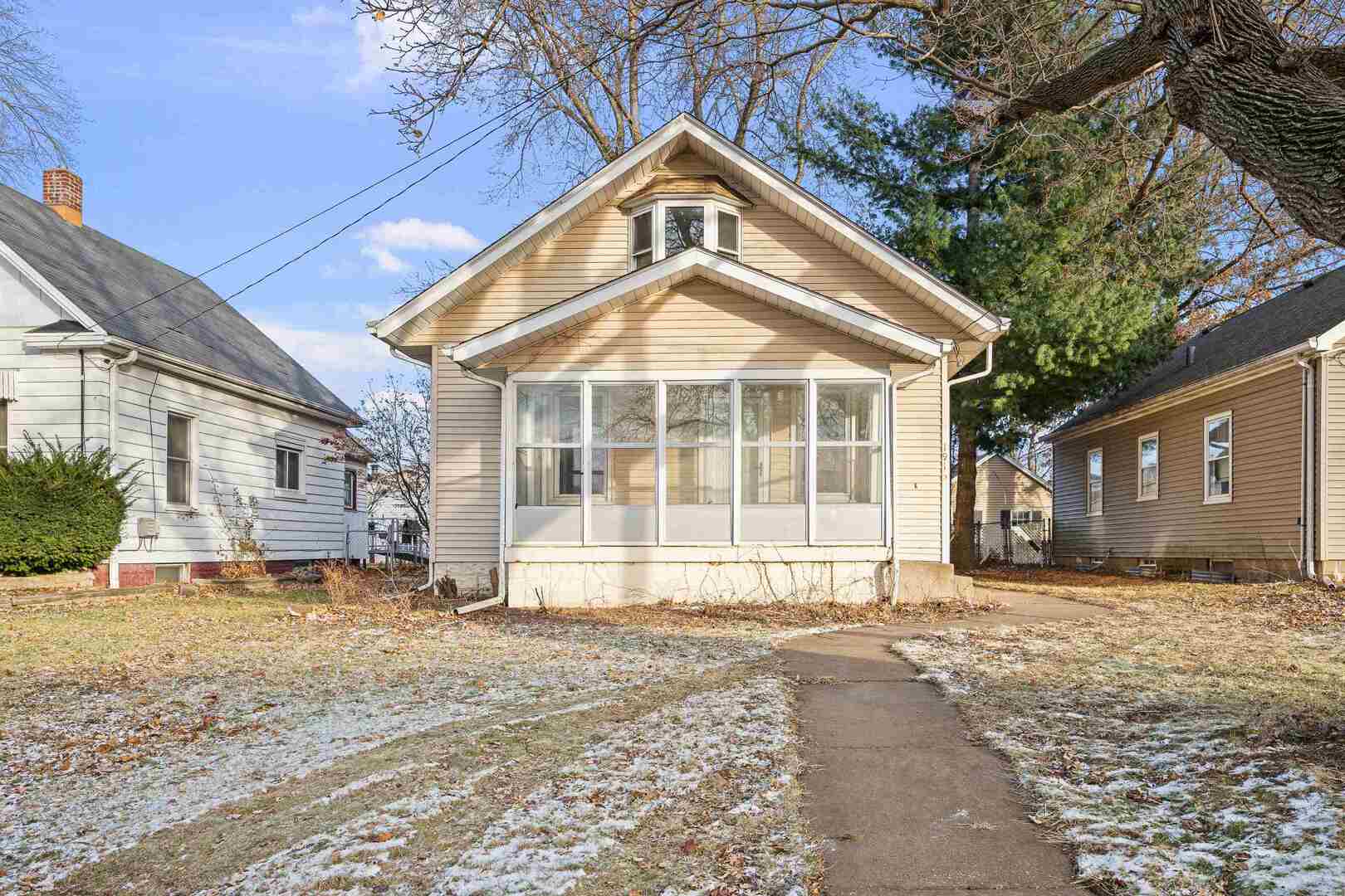 1916 31st Street Moline, IL 61265 - Photo 1 of 28