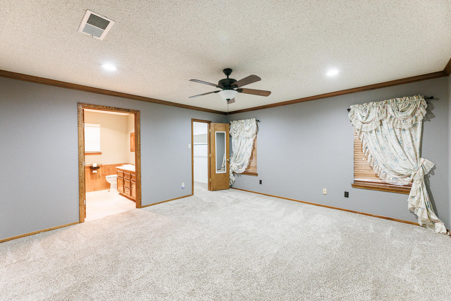 1412 Quaker Street Slaton, TX 79364 - Photo 22 of 42 Primary Bedroom