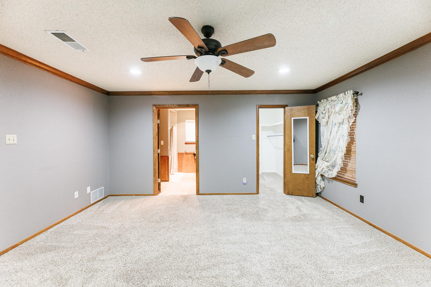 1412 Quaker Street Slaton, TX 79364 - Photo 23 of 42 Primary Bedroom