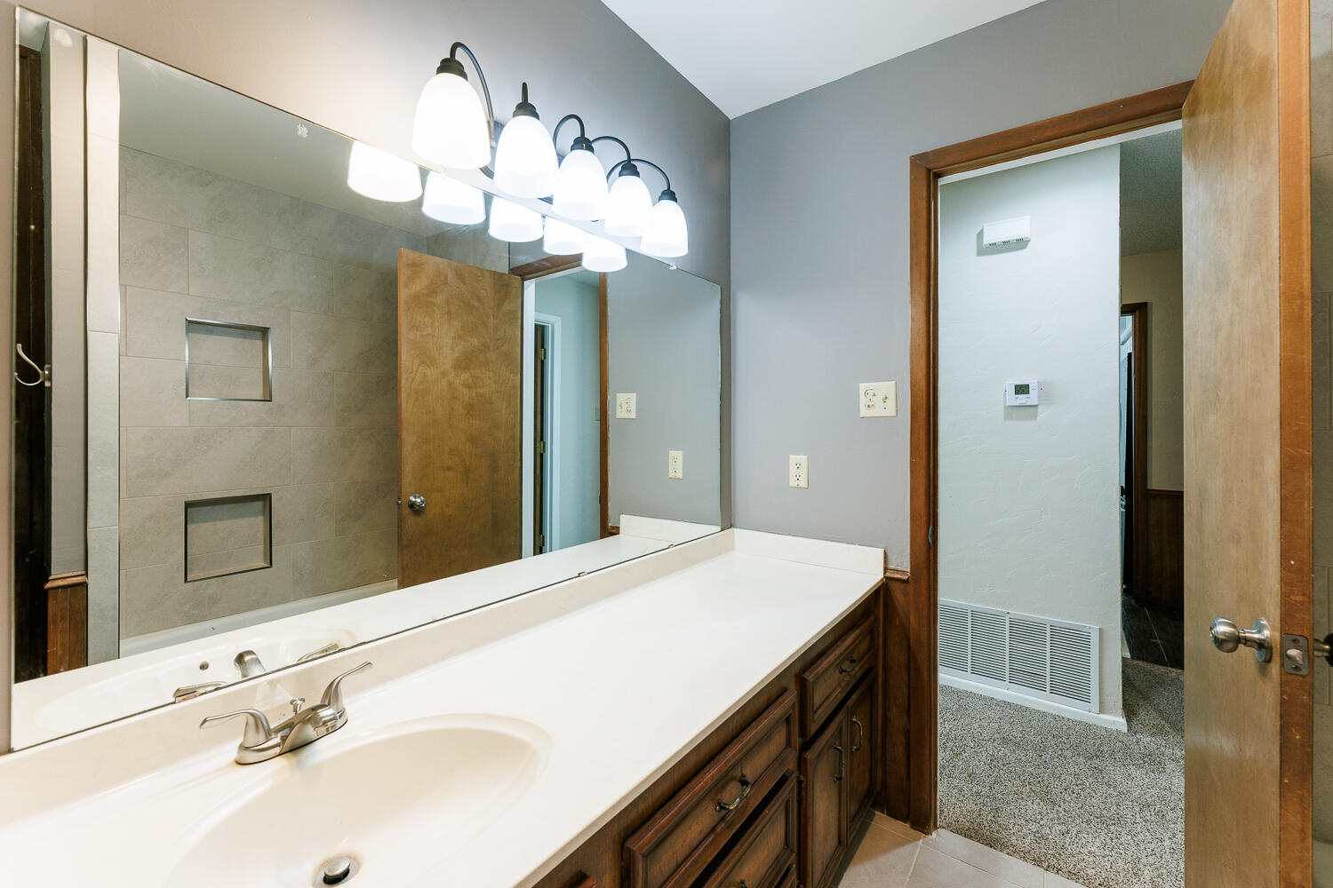 1412 Quaker Street Slaton, TX 79364 - Photo 32 of 42 Second Bathroom