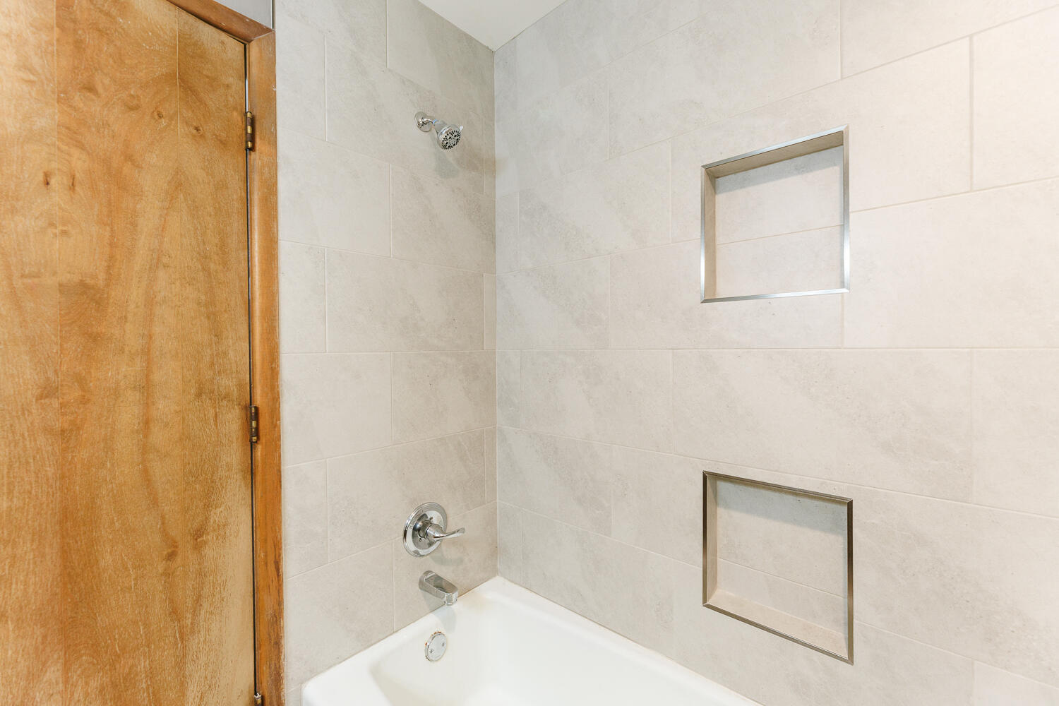 1412 Quaker Street Slaton, TX 79364 - Photo 33 of 42 Second Bathroom