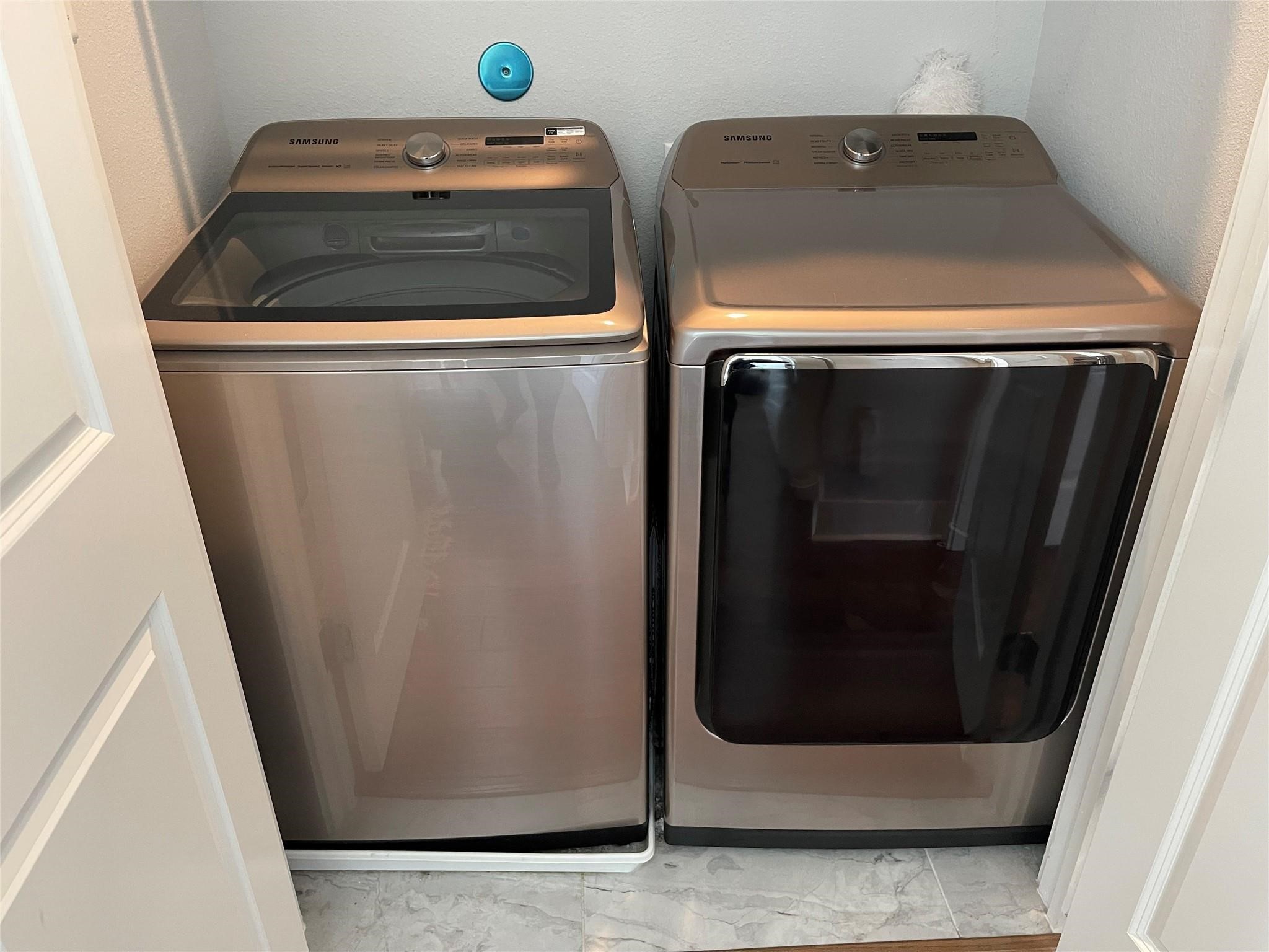 902 Martin Street, Unit A Houston, TX 77018 - Photo 20 of 21 a utility room with dryer and washer
