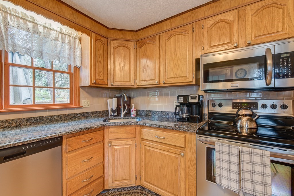 4 David Drive Blackstone, MA 01504 - Photo 13 of 42