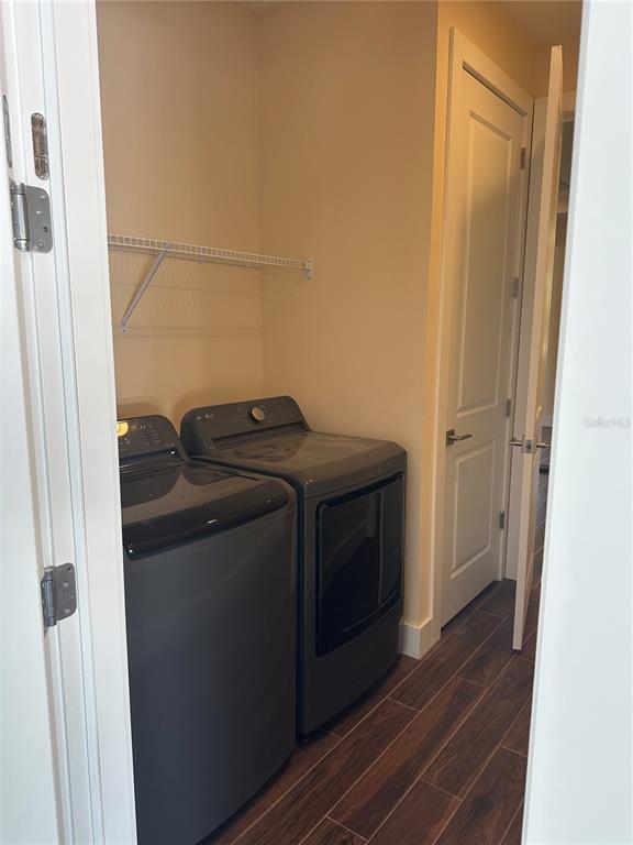 4011 Amber Road Valrico, FL 33594 - Photo 25 of 32 a utility room with washer and dryer