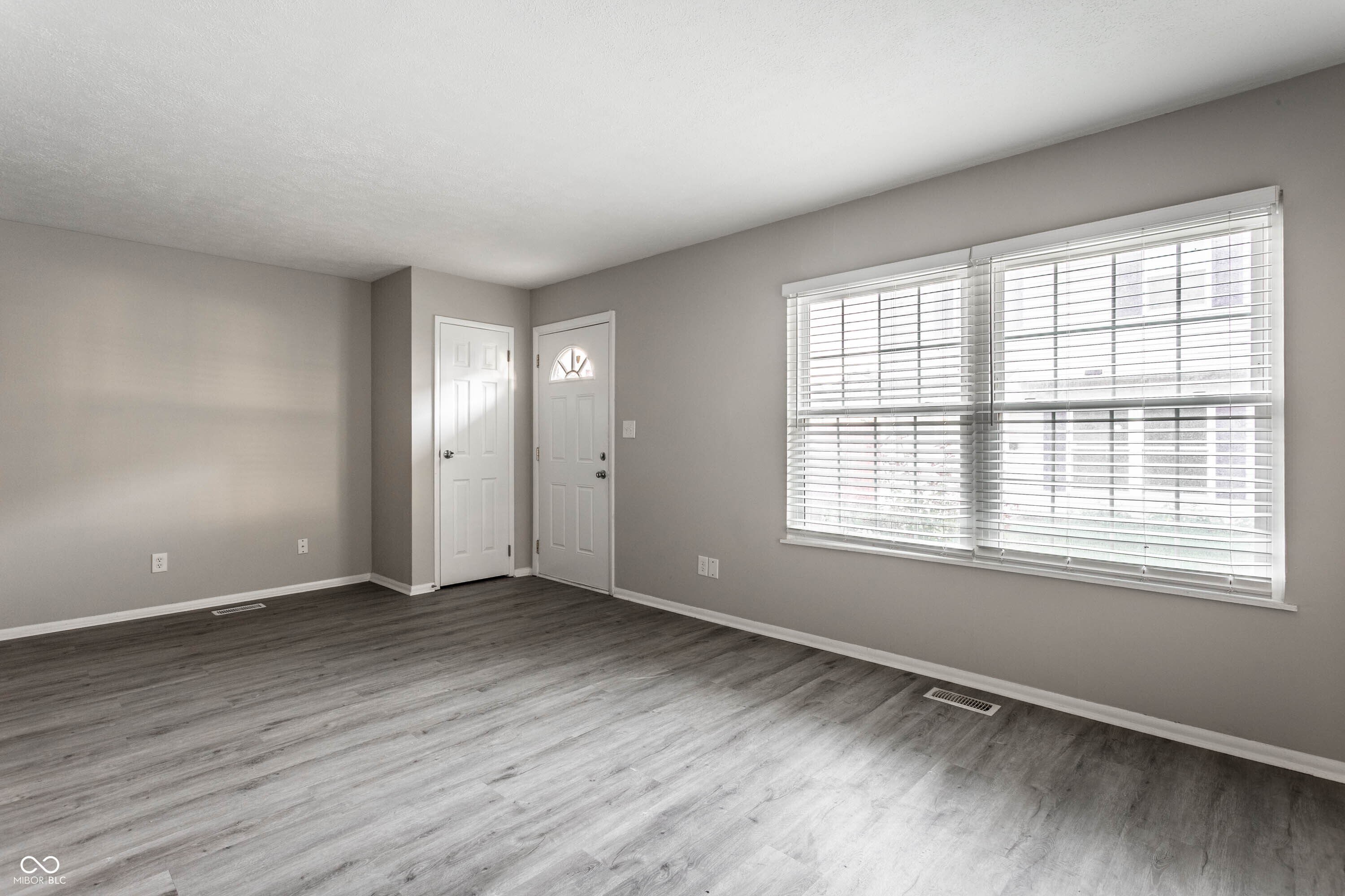 4839 Oakwood Trail Indianapolis, IN 46268 - Photo 11 of 36