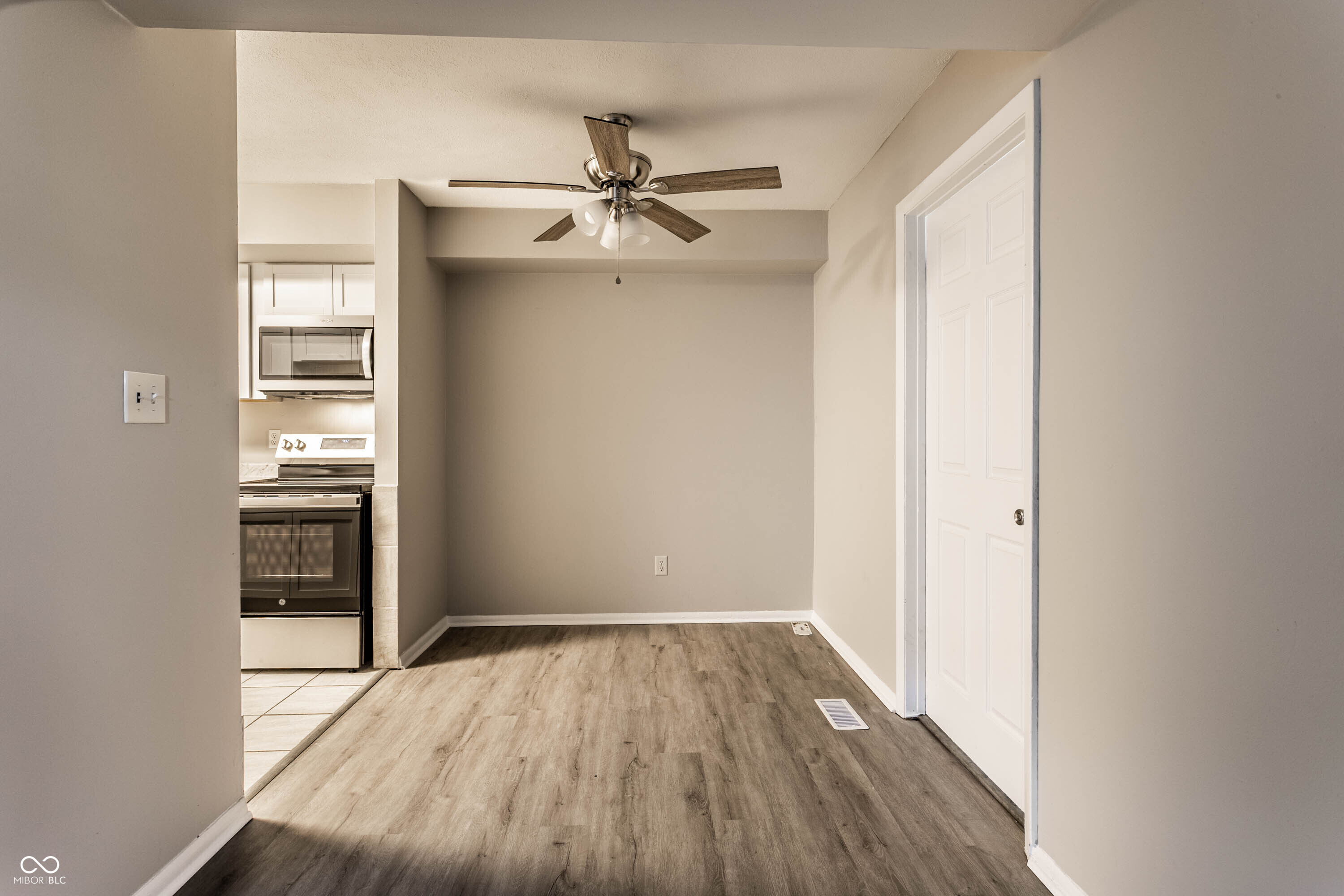 4839 Oakwood Trail Indianapolis, IN 46268 - Photo 13 of 36