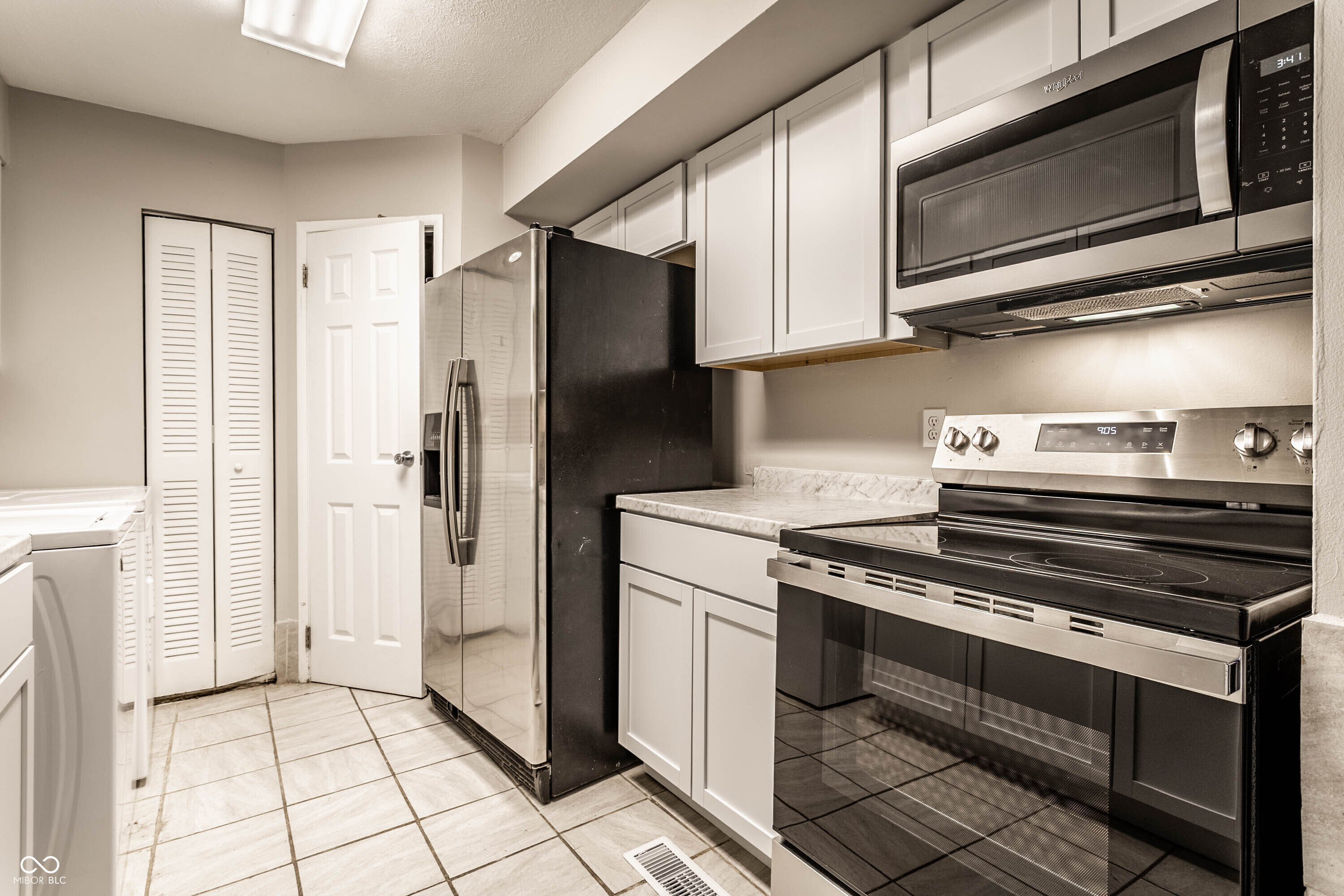 4839 Oakwood Trail Indianapolis, IN 46268 - Photo 15 of 36