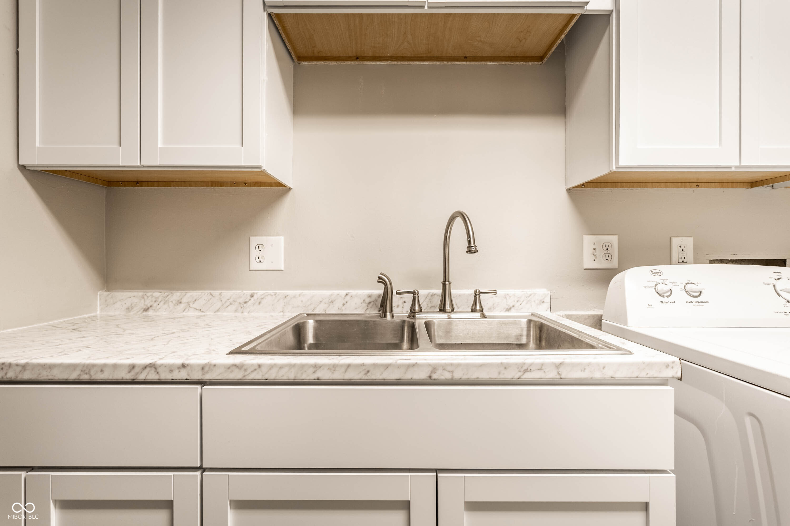 4839 Oakwood Trail Indianapolis, IN 46268 - Photo 17 of 36