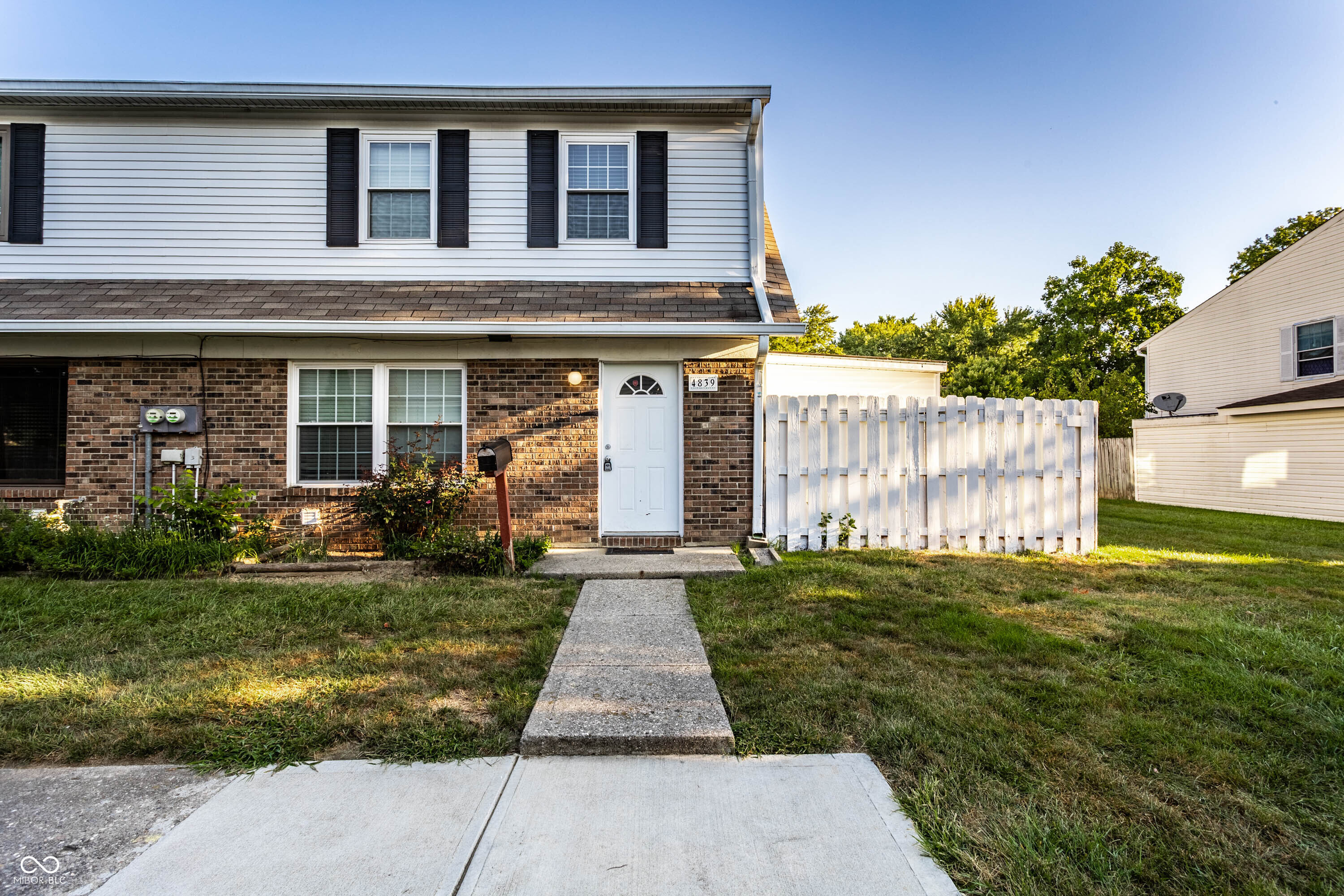 4839 Oakwood Trail Indianapolis, IN 46268 - Photo 5 of 36