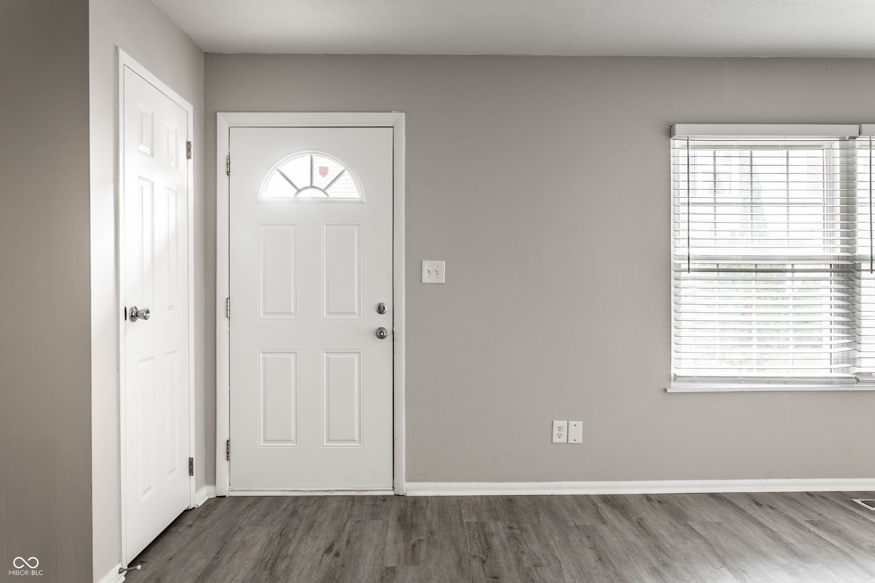 4839 Oakwood Trail Indianapolis, IN 46268 - Photo 7 of 36