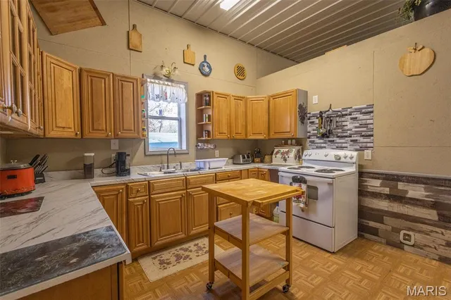 $360,000 | 15394 Villa Drive, Monroe City, MO 63456