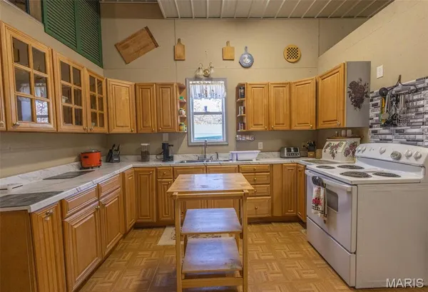 $360,000 | 15394 Villa Drive, Monroe City, MO 63456