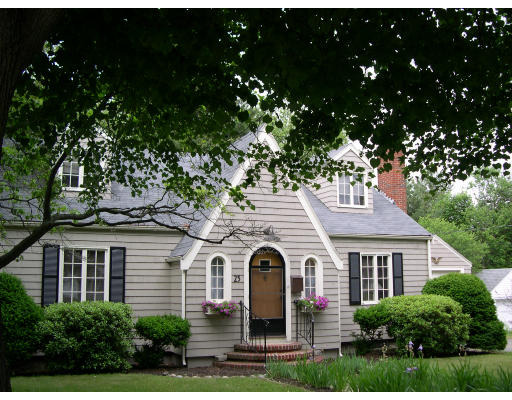 25 Standish Road Lynn, MA 01904 - Photo 1 of 20 Gallery Image 1
