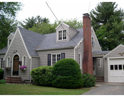 25 Standish Road Lynn, MA 01904 - Photo 2 of 20 Gallery Image 2