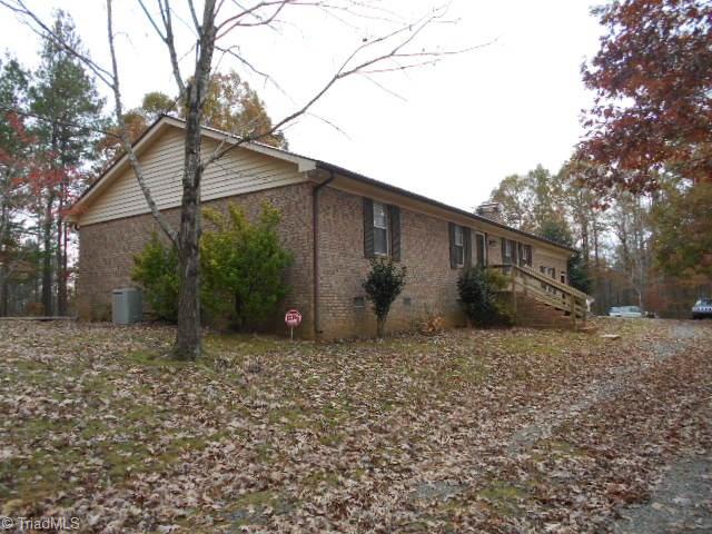 1555 Hunt Road Denton, NC 27239 - Photo 4 of 13