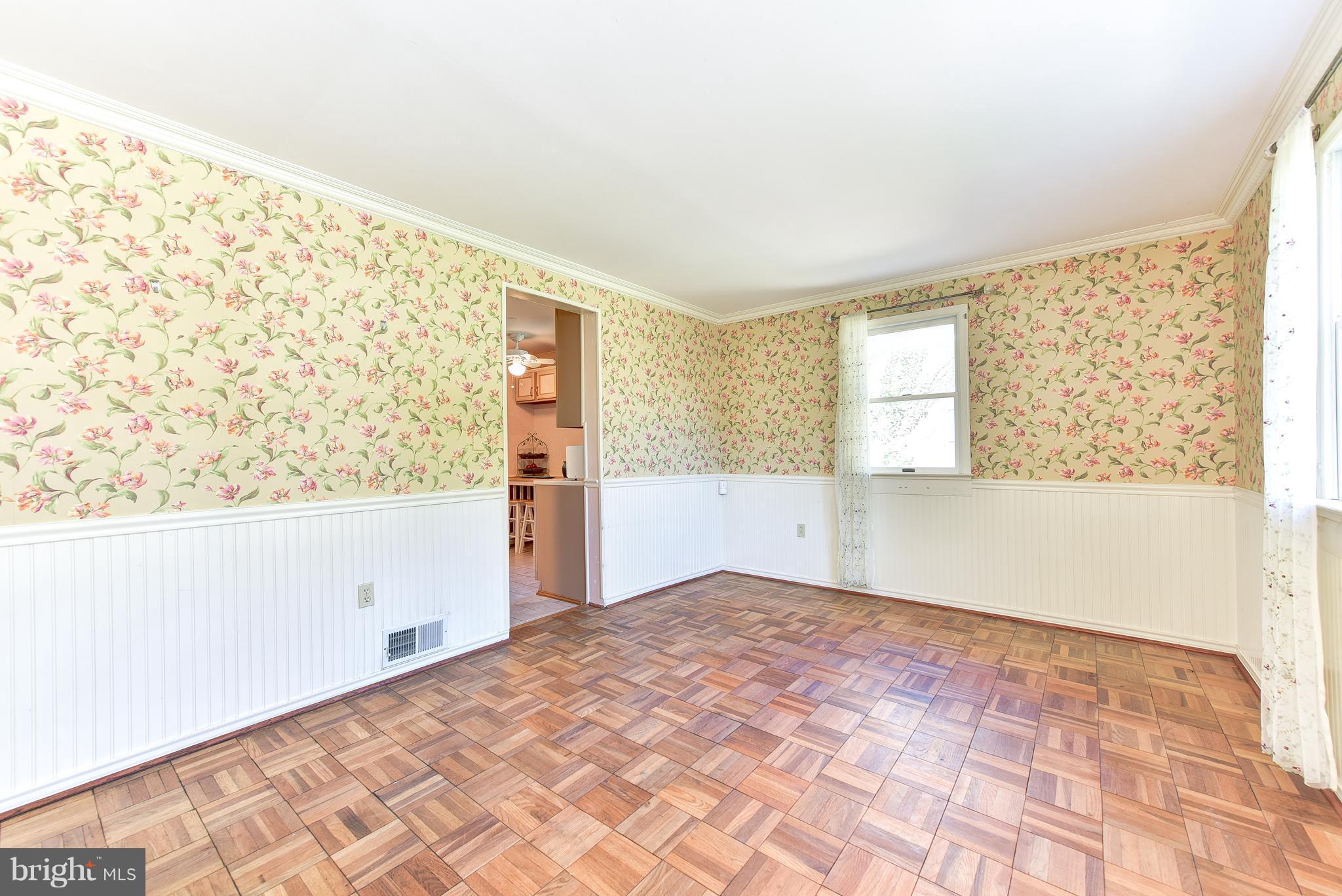 1006 Carson Street Silver Spring, MD 20901 - Photo 2 of 24 Living Room