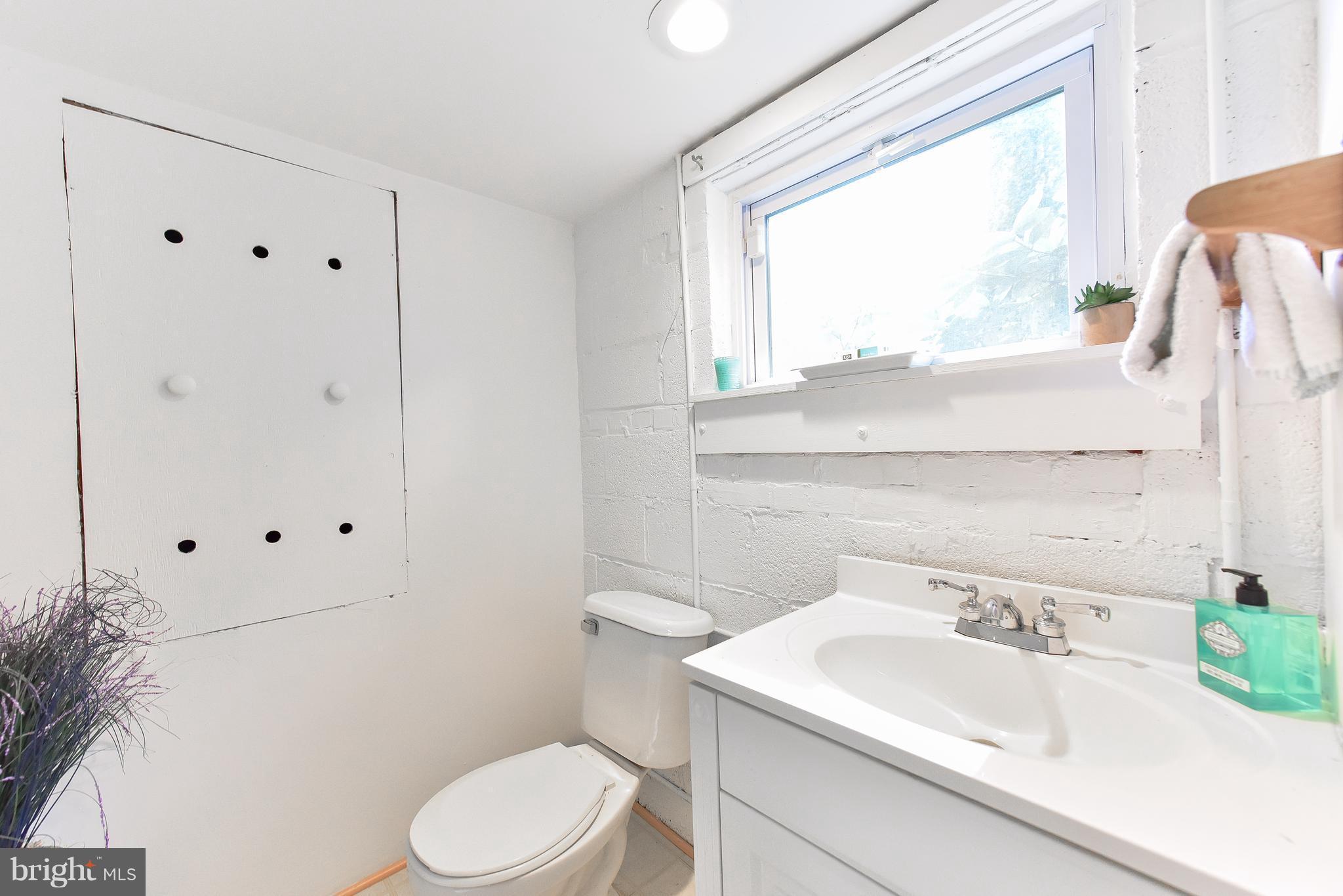 1006 Carson Street Silver Spring, MD 20901 - Photo 17 of 24 Bath