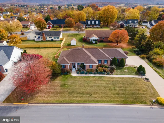 a view of houses with an outdoor space