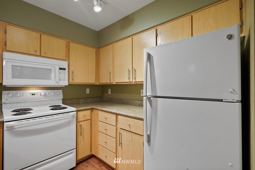 10709 Valley View Road, Unit A105 Bothell, WA 98011 - Photo 11 of 26