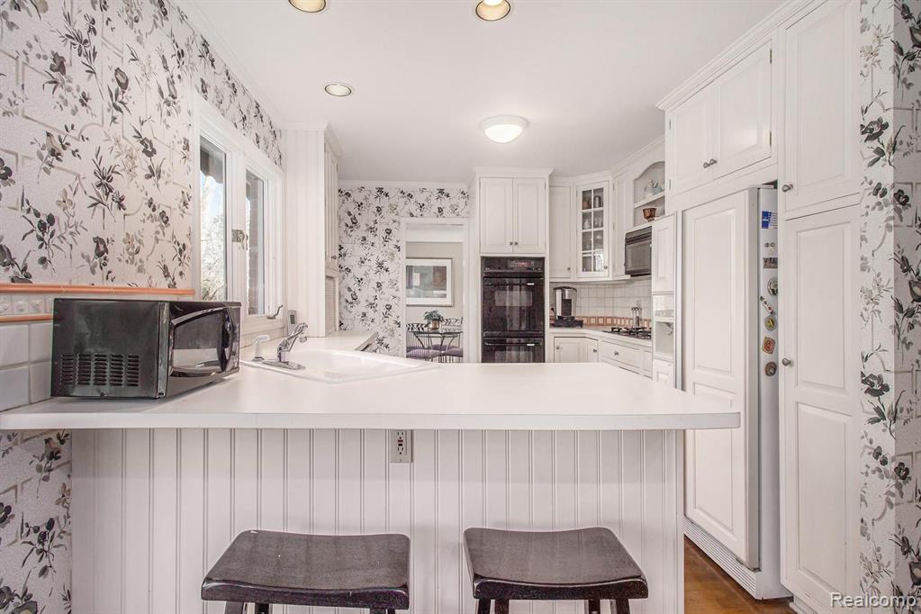 18281 Riverside Drive Beverly Hills, MI 48025 - Photo 8 of 26