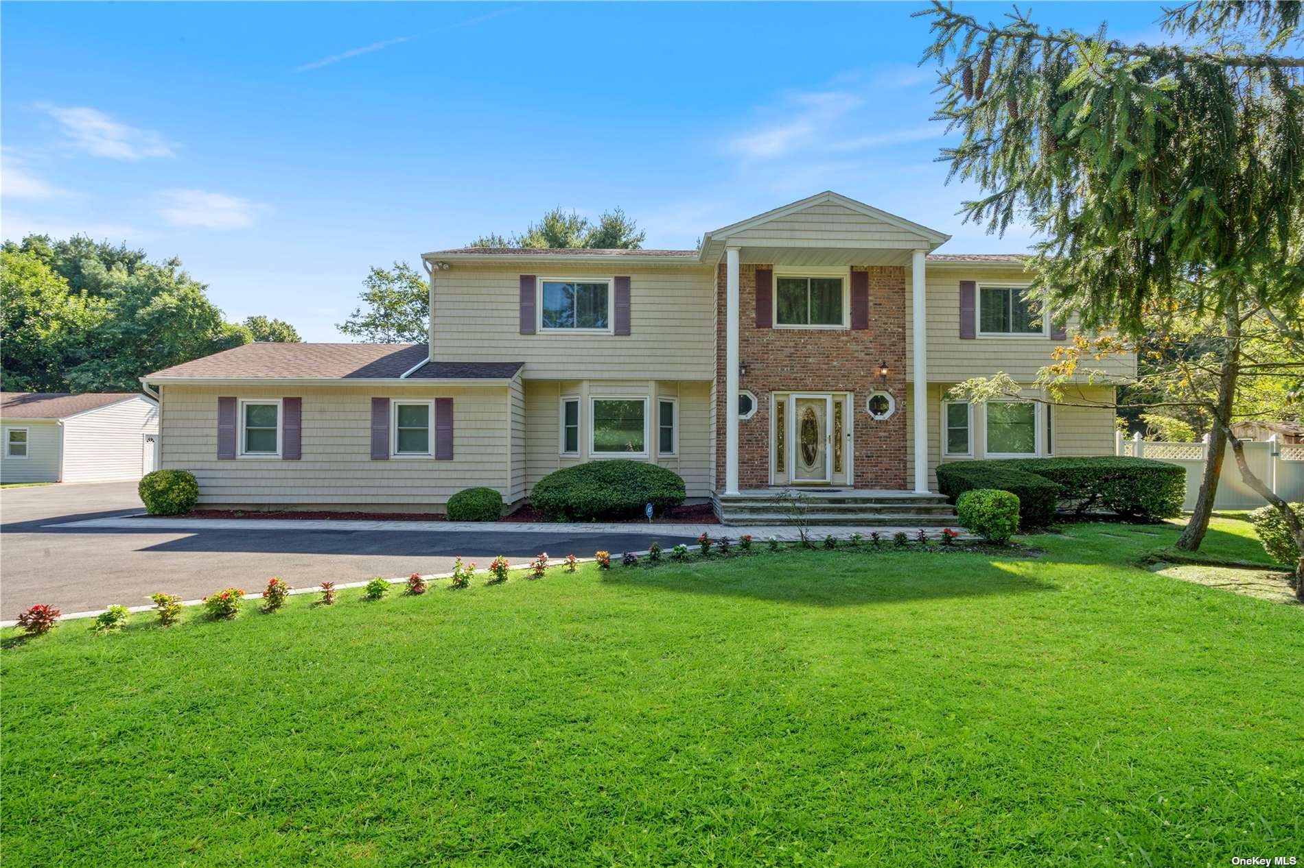 2 Vanderbilt Parkway, Dix Hills, NY 11746 Compass