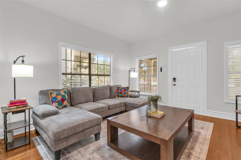 4121 Junius Street, Unit 4123 Dallas, TX 75246 - Photo 4 of 23 a living room with furniture and a window