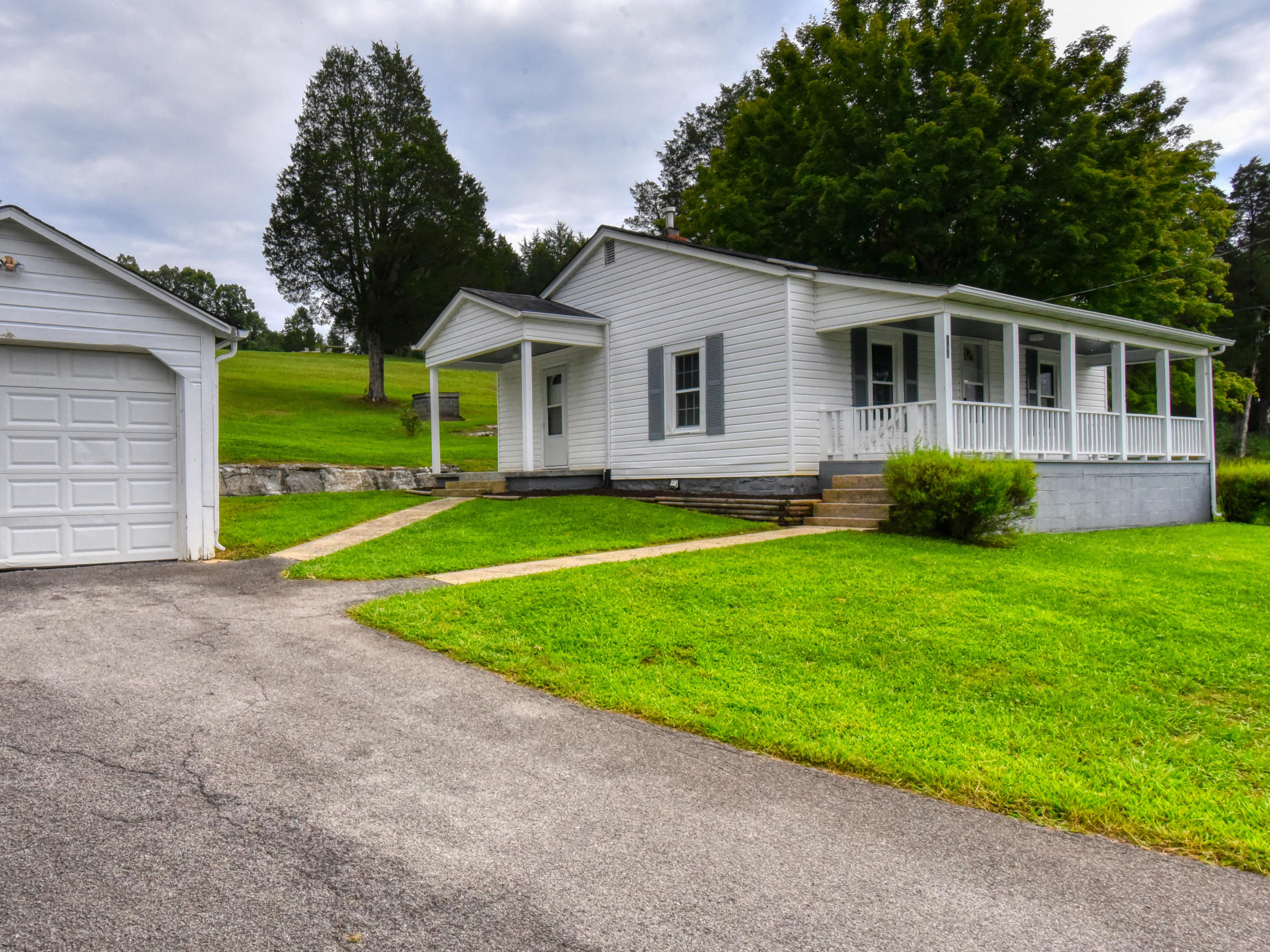 165 Bethel Road Clinton, TN 37716 - Photo 3 of 14 165 Bethel