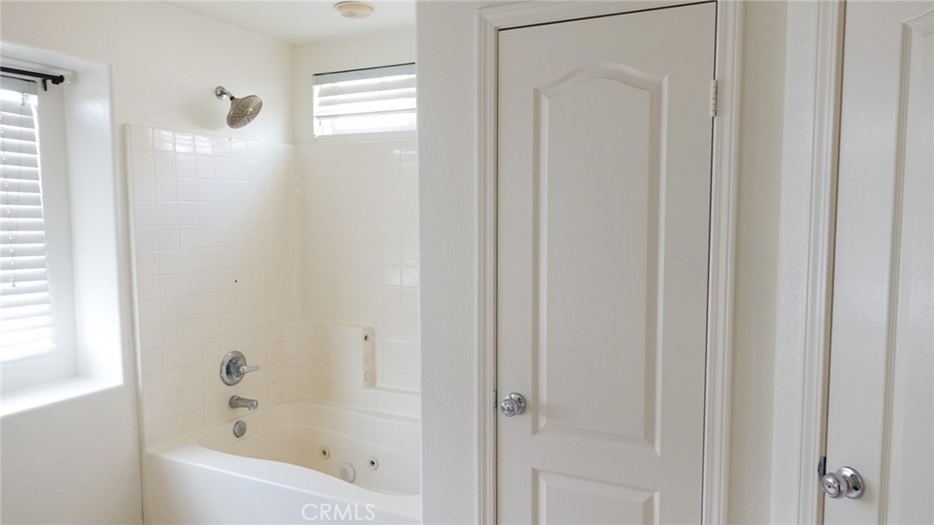 1415 Sunflower Way Perris, CA 92571 - Photo 25 of 39 a bathroom with a bathtub