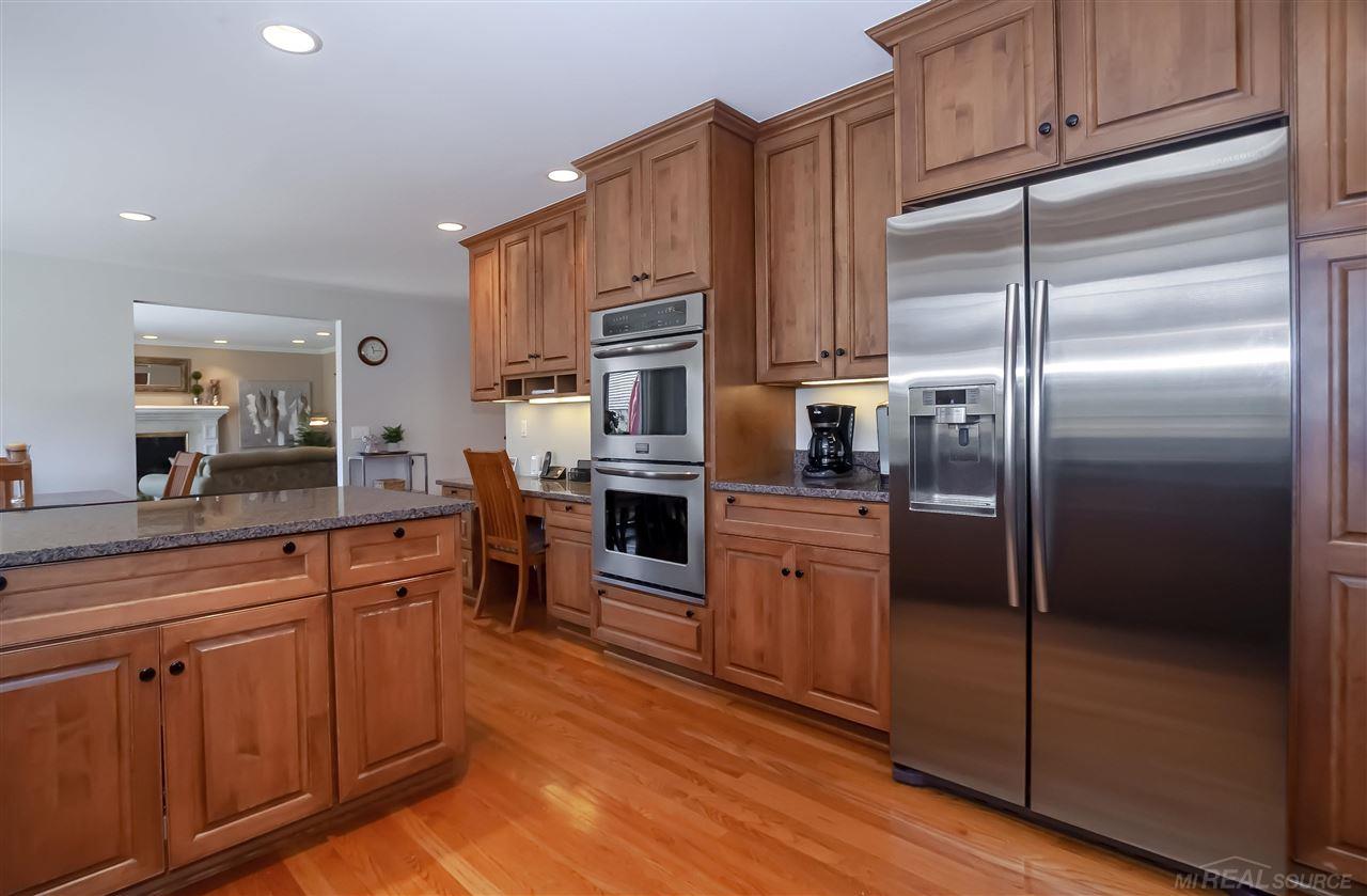 692 Canterbury Road Grosse Pointe, MI 48236 - Photo 14 of 65 50071726-13.JPG