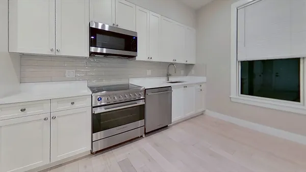 $4,050 | 197 Green Street, Unit 207, Boston, MA 02130