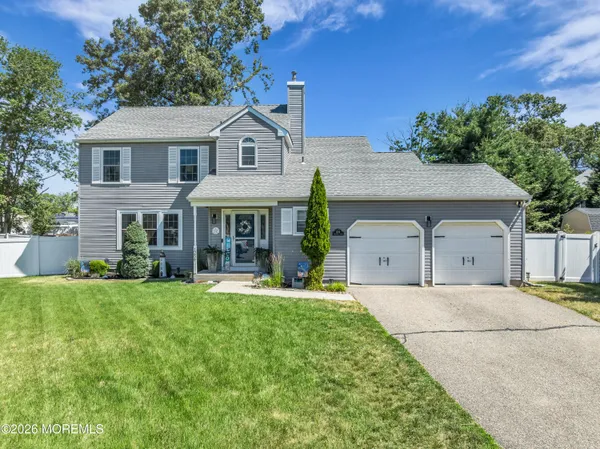 $647,000 | 1254 Hereford Cl, Toms River, NJ 08753