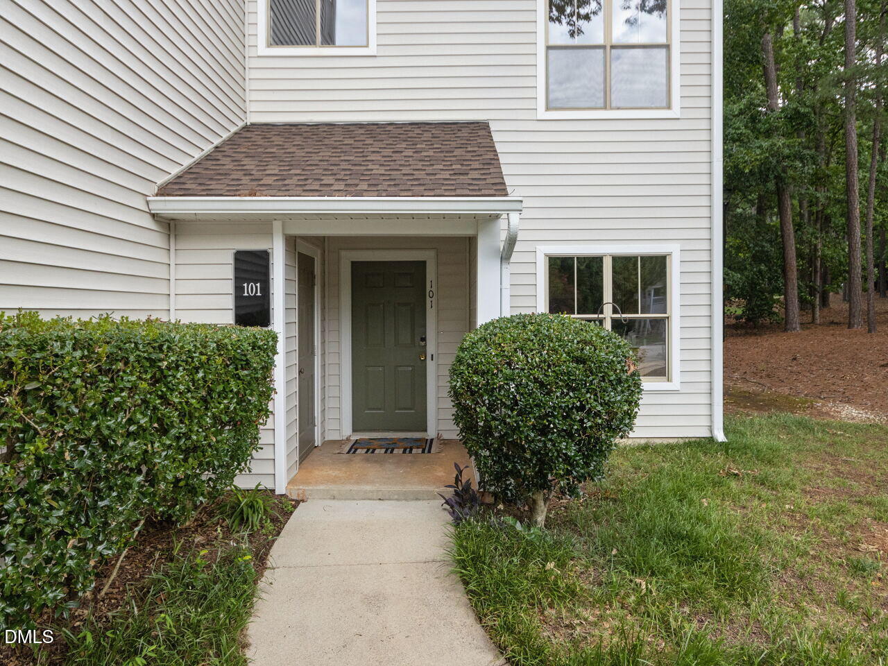 6010 Winterpointe Lane, Unit 101 Raleigh, NC 27606 - Photo 1 of 39 002-1280x960-photo