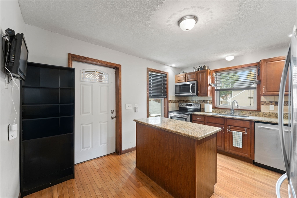 61 Mendon Road Attleboro, MA 02703 - Photo 7 of 36 Gallery Image 7