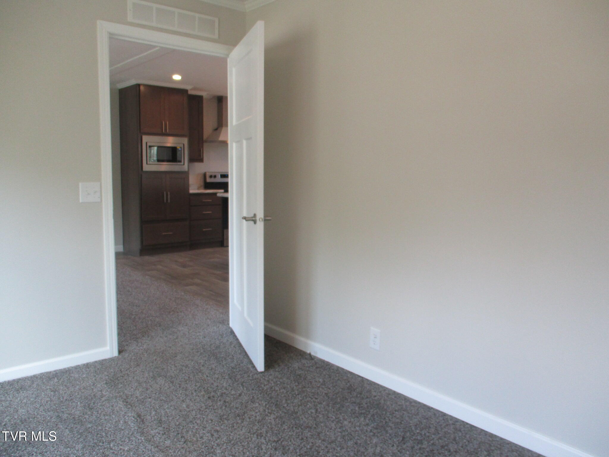 8460 Reedy Creek Road Bristol, VA 24202 - Photo 12 of 20 IMG_2809