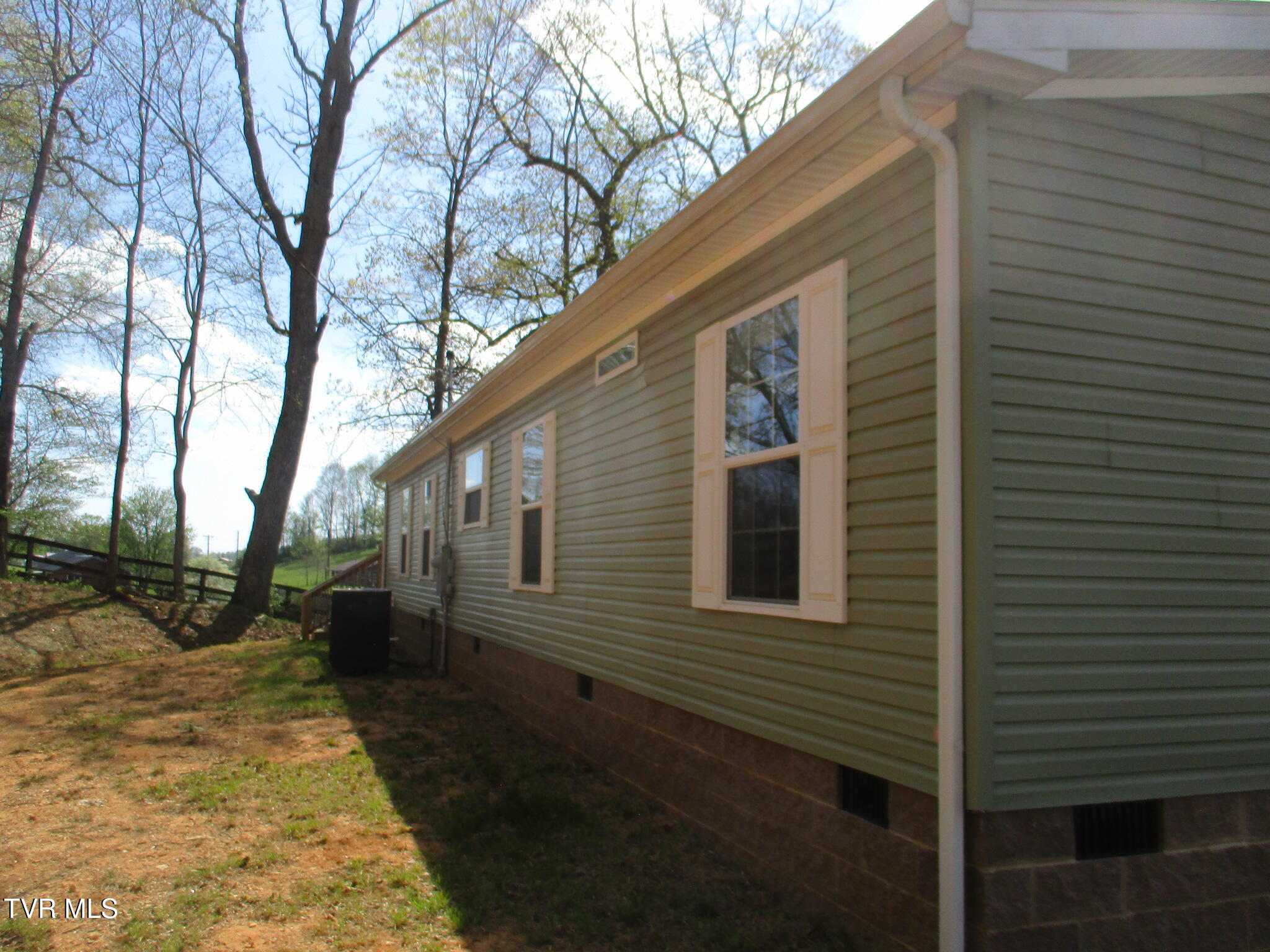 8460 Reedy Creek Road Bristol, VA 24202 - Photo 20 of 20 IMG_2833