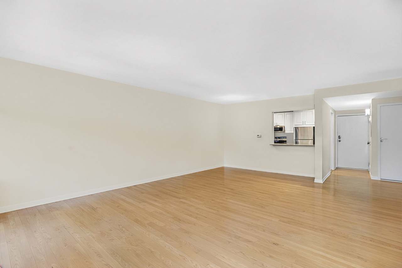 835 Ridge Avenue, Unit 401 Evanston, IL 60202 - Photo 2 of 9 Gallery Image 2