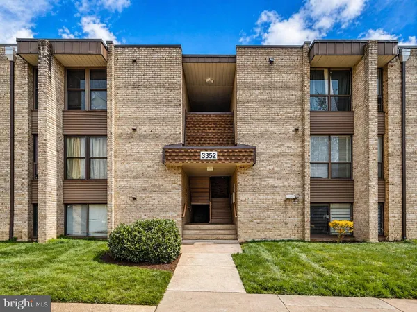 $385,000 | 3352 Huntley Square Drive, Unit A2 A, Temple Hills, MD 20748