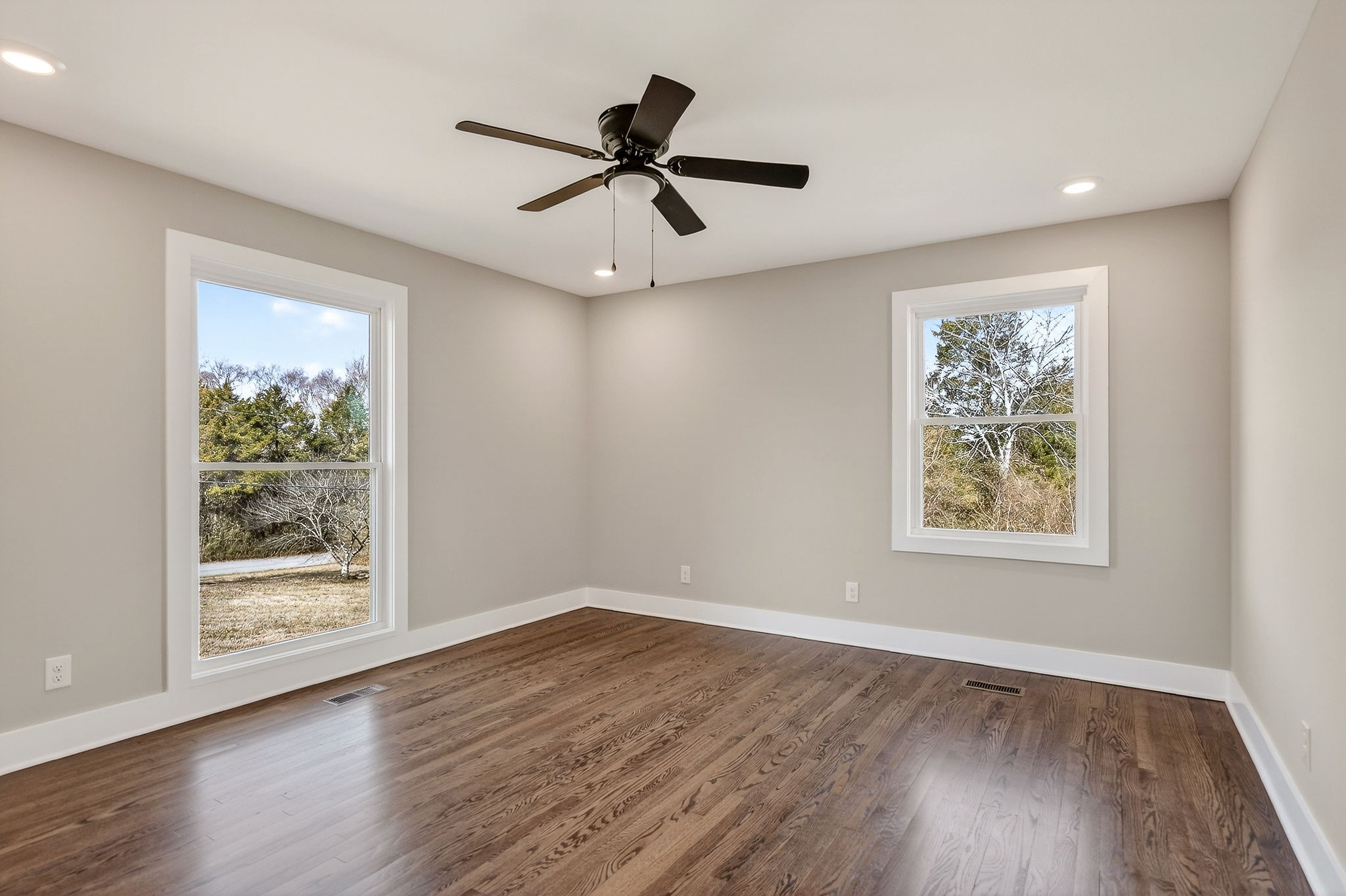 698 Mike Muncey Road McMinnville, TN 37110 - Photo 21 of 71 a view of empty room with wooden floor and fan
