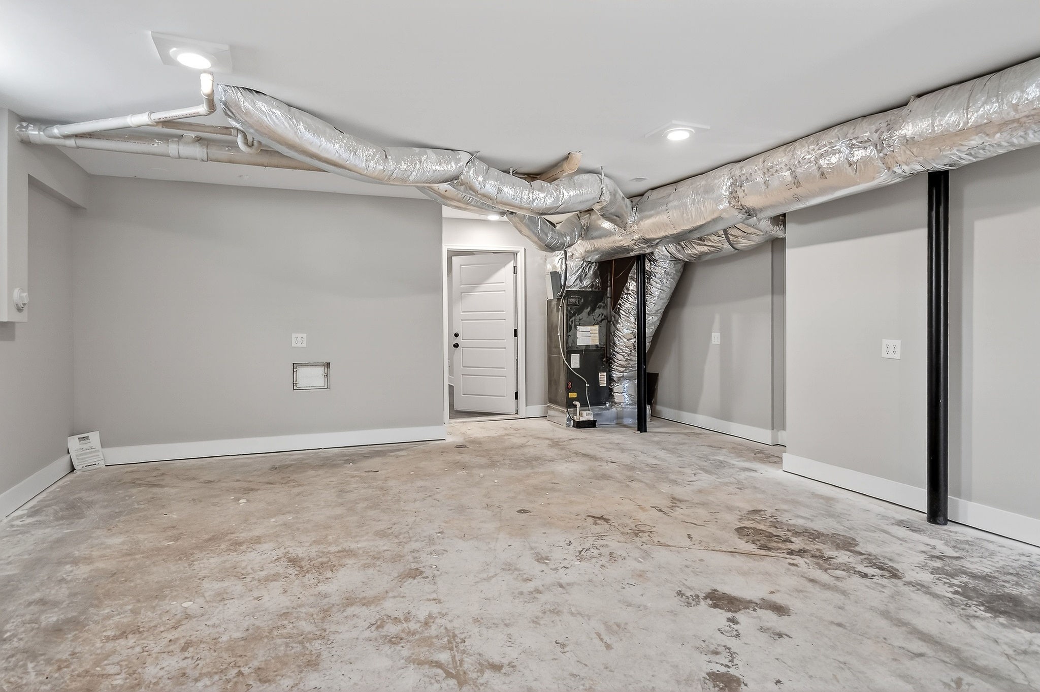 698 Mike Muncey Road McMinnville, TN 37110 - Photo 51 of 71 a view of a room with an empty space