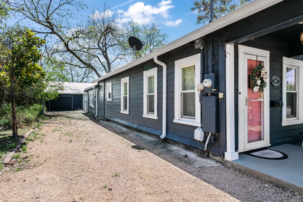 605 Robinson Avenue Kerrville, TX 78028 - Photo 20 of 25