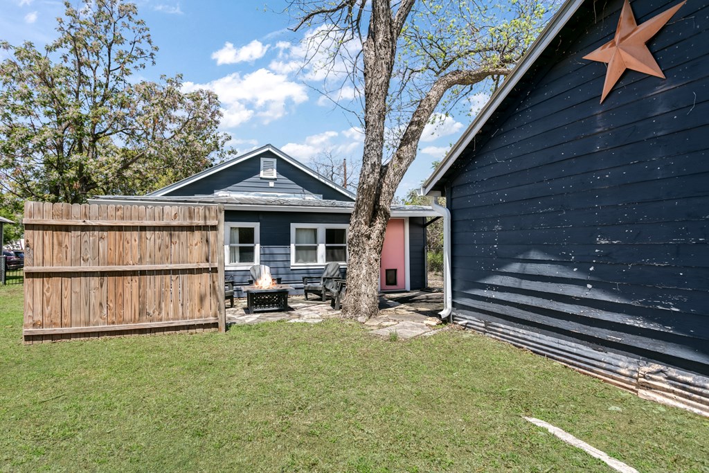 605 Robinson Avenue Kerrville, TX 78028 - Photo 21 of 25