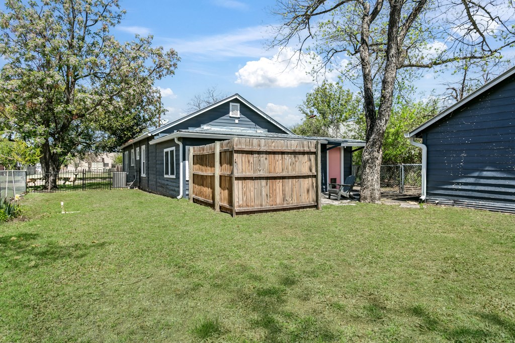 605 Robinson Avenue Kerrville, TX 78028 - Photo 22 of 25