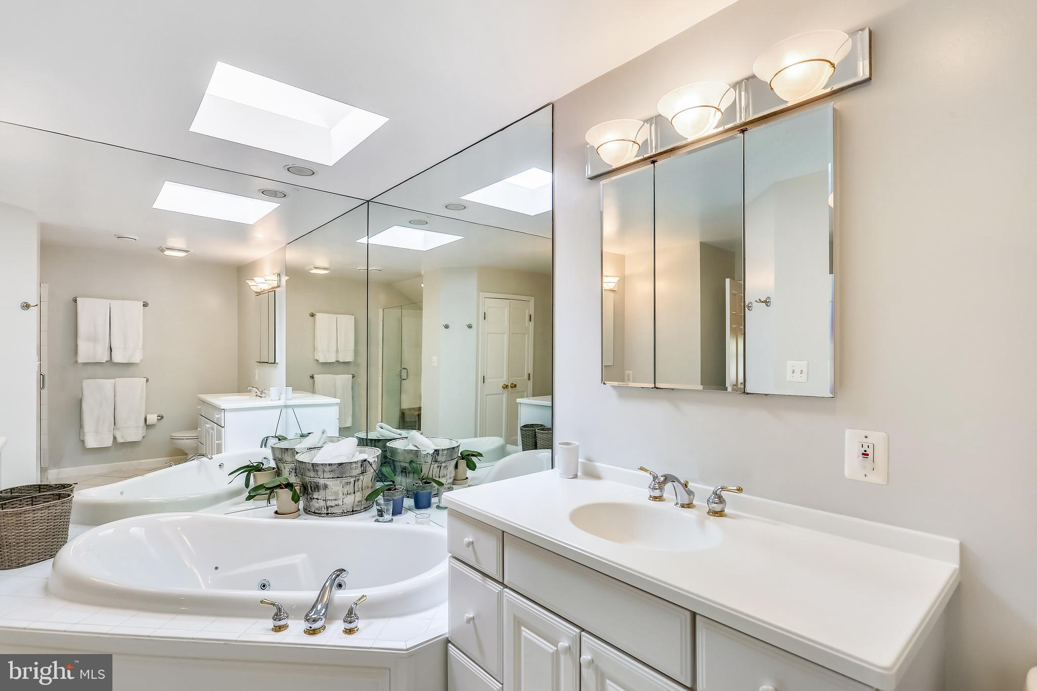 4412 Boxwood Road Bethesda, MD 20816 - Photo 38 of 77 Master bath with jetted soaking tub