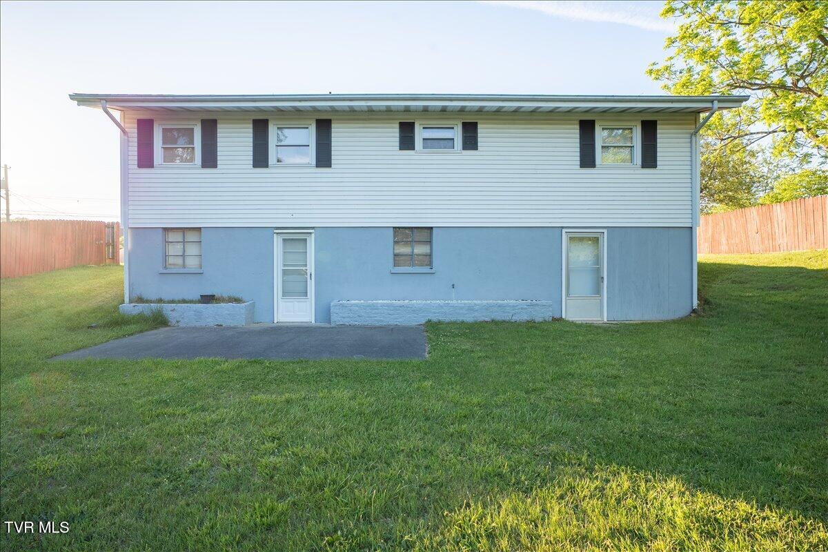 203 Hemlock Road Bristol, TN 37620 - Photo 4 of 34 22-DSC07545-HDR