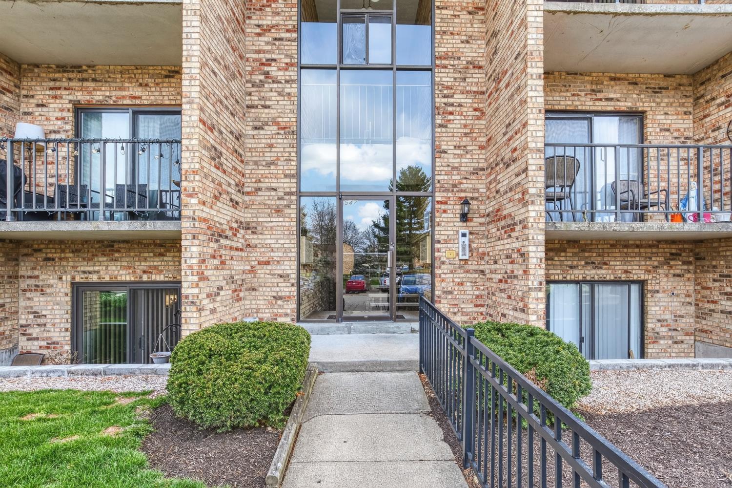547 Davis Road, Unit 3 Cincinnati, OH 45255 - Photo 1 of 18